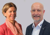 MHS-Geschäftsführerin Simone Schroers (l.) und Adriaan Zwaneveld, Direktor Verkauf und Logistik bei UFP Deutschland