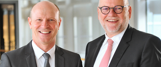 Vermelden ein leichtes Plus: die beiden Herma-Geschäftsführer Sven Schneller (links) und Dr. Thomas Baumgärtner (Bild: Herma)