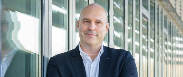 Als neuer Geschäftsführer von Epson Deutschland folgt Michael Rabbe auf Henning Ohlsson, der nach über 20-jähriger Geschäftsführertätigkeit bei Epson in den Ruhestand geht. (Bild: Epson)
