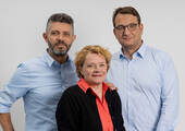 Freuen sich über die Fusion der beiden Unternehmen: (v.l.) Todor Daskalov, Antje Minhoff und Lutz Mauersberger (Bild: Minhoff)