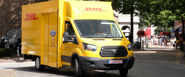 Noch in diesem Jahr sollen rund 150 Vorserienfahrzeuge des Transporters im StreetScooter-Werk in Aachen produziert werden und bei Deutsche Post DHL in der Paketzustellung zum Einsatz kommen. (Bild: Ford-Werke GmbH/Lothar Stein)
