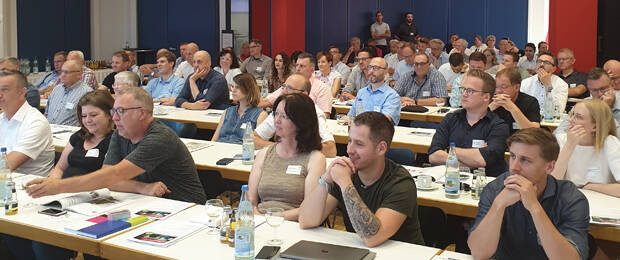 Trotz Hitze in guter Stimmung: Rund 100 Office-Consultants aus Industrie und Handel nutzten die Veranstaltung in Stuttgart, um sich weiterzubilden.