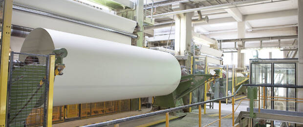 Papierproduktion bei UPM in Augsburg: Die europäische Papierindustrie meldet für das zurückliegende Jahr leicht steigende Produktionsmengen. (Bild: UPM)