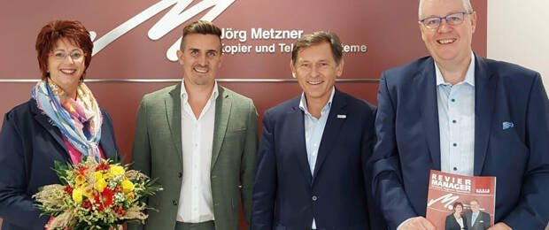 Hoher Besuch bei der Jörg Metzner GmbH: (v.l.) Beate Metzner, GFC-Geschäftsführer Christoph Hinseln, der Herner Bürgermeister Dr. Frank Dudda und Jörg Metzner.