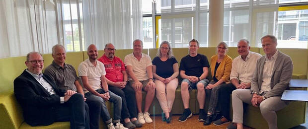 Kürzlich haben die ersten „büroprofi & friends“-Präsenzmeetings in Hamburg bei tesa, in Iserlohn bei Durable und – im Bild – bei Sigel in Mertingen stattgefunden.