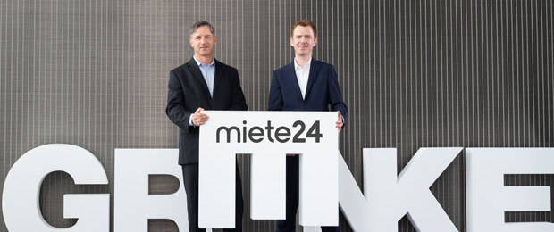Dr. Sebastian Hirsch (rechts), Vorstandsvorsitzender der Grenke AG, und Heino Deubner, Gründer und Geschäftsführer der Miete24 P4Y GmbH.
