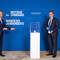 Dr. Florian Langenscheidt (li.) und Thomas Amann bei der Preisübergabe in Berlin: „eine Ikone der deutschen Wirtschaft“ (Bild: PJK)