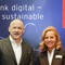 Freuen sich auf die Zusammenarbeit: Drupa-Direktorin Sabine Geldermann gemeinsam mit Ford Bowers, CEO der Printing United Alliance (Bild: Drupa / Mateusz)