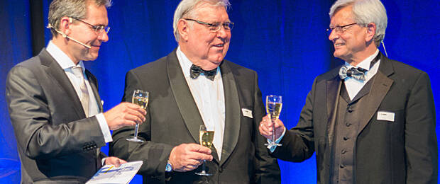KMP-Vorstand Jan-Michael Sieg, Firmengründer Heinz G. Sieg gemeinsam mit Karl Kallinger (v.l.)