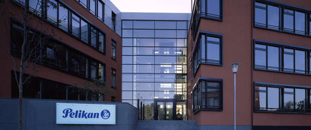 Pelikan am Standort in Hannover: Der Mehrheitsaktionär will jetzt die Aktien der Kleinaktionäre übernehmen.