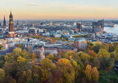 Berlin, Bremen und Hamburg (Foto) sind Vorreiter bei der „grünen“ Beschaffung von Waren und Dienstleistungen. (Bild: Elena Odareeva/iStock/Getty Images Plus)