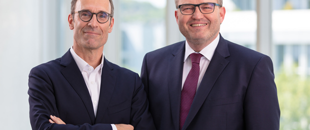 Maximilian Meggle und Jörg Schröder, Geschäftsführer der MMV Bank/MMV Leasing (Bild: MMV)