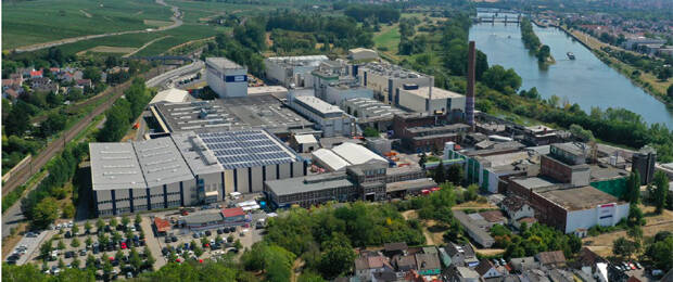 Essity-Werk in Kostheim: Der Hersteller hat sich dazu verpflichtet, bis 2050 klimaneutral zu sein. (Bild: Essity)