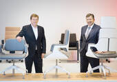 Die Interstuhl-Geschäftsführer Helmut und Joachim Link (von links) führen zur Orgatec 2018 den neuen Geschäftsbereich Splaces ein. (Bild: Interstuhl)