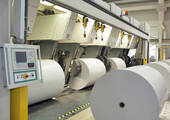Papierproduktion bei UPM in Augsburg: Der Hersteller reduziert seine Kapazitäten im Bereich grafische Papiere. (Bild: UPM)