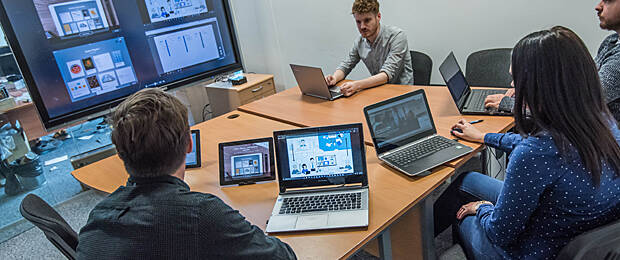 Bei seiner Stadion-Tour präsentiert Kindermann unter anderem großformatige interaktive Displays sowie eine große Bandbreite an Collaboration- und Unified Communication-Lösungen.