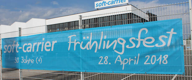 Zeit zum Feiern: mehr als 300 Gäste beim soft-carrier-Frühlingsfest Ende April