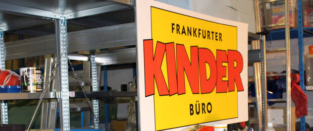 Mehr als 70 Aussteller der Creativeworld spenden Bastel- und Kreativprodukte an Frankfurter Kinderbüro.
