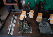 Wiederaufbereitung von Monitoren in Nigeria: Hersteller MMD und das BMZ zeigen Wege in die Kreislaufwirtschaft auf (Bild: BMZ)