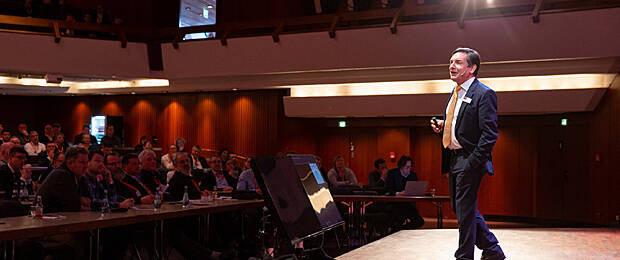 Als Keynote-Speaker wird Elo-CEO Karl Heinz Mosbach die „Solution Day“-Roadshow begleiten. (Bild: Elo Digital Office)
