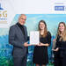 Gute Arbeit in der Nachhaltigkeitsberichterstattung: Dr. Julia Koch und Isabell Assmann bei der Auszeichnung mit dem Transparency Award 2023 (Bild: Assmann)